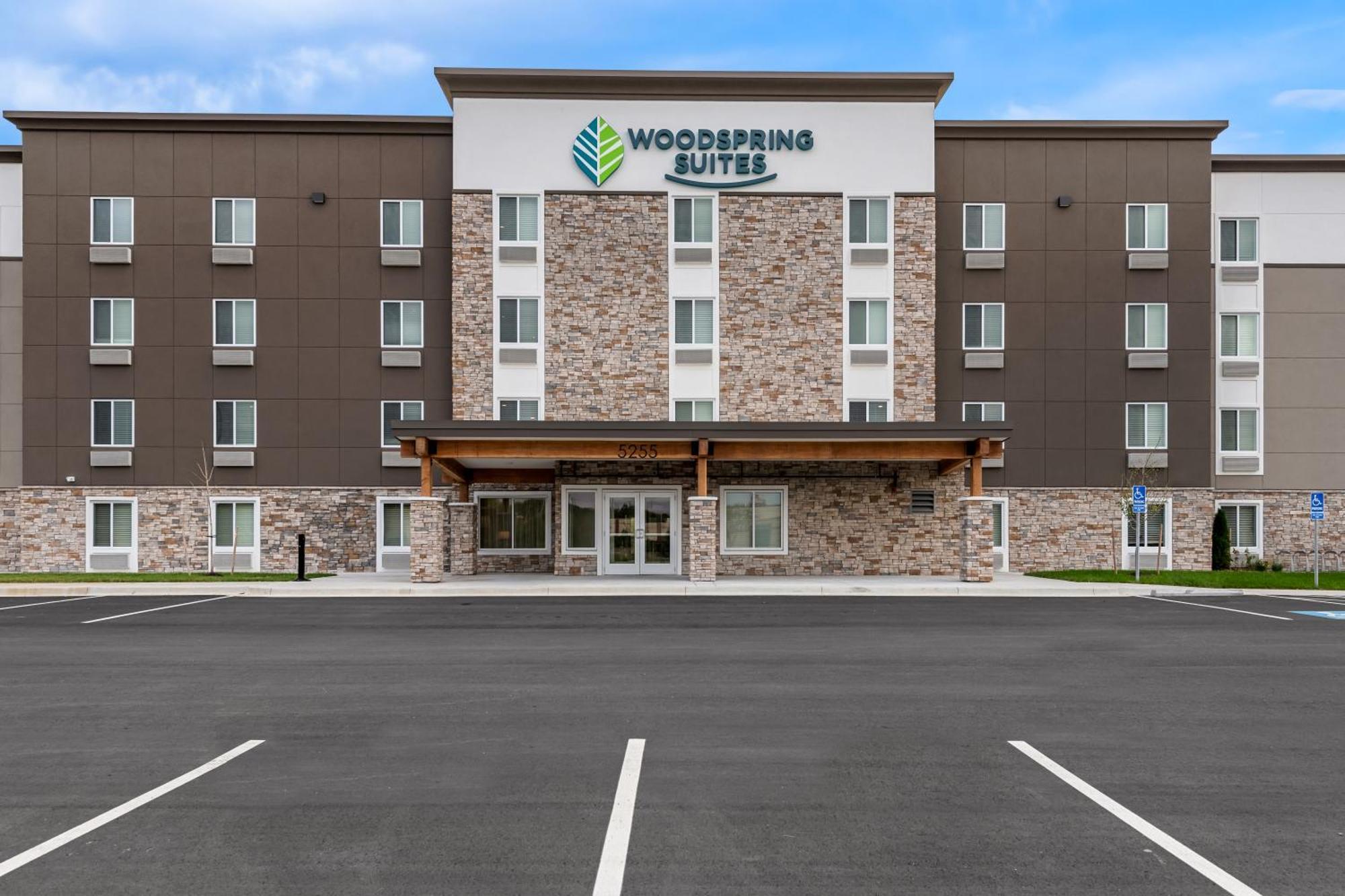 Hotel Woodspring Kansas Airport