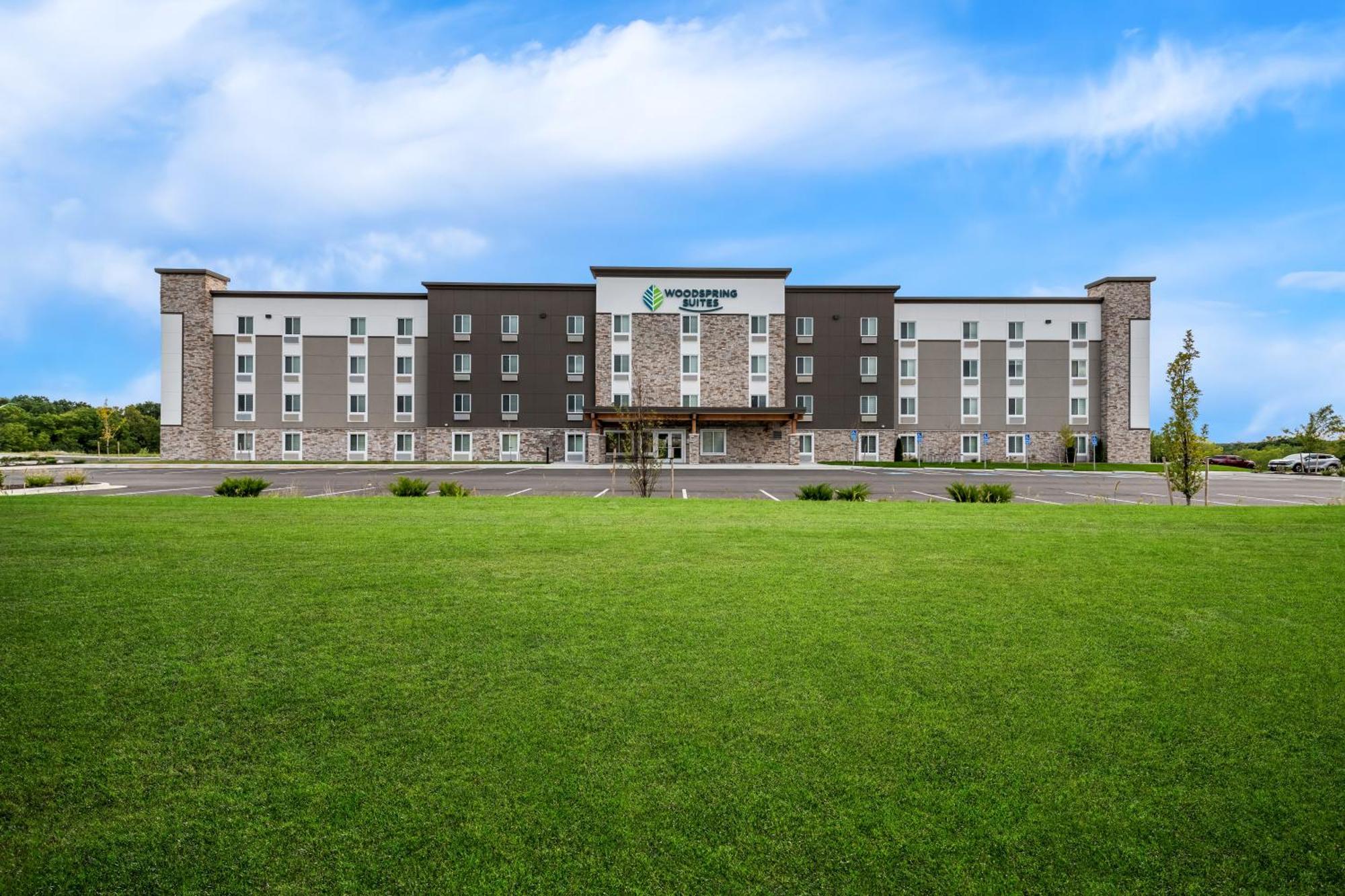 Woodspring Kansas Airport Hotel Kansas City