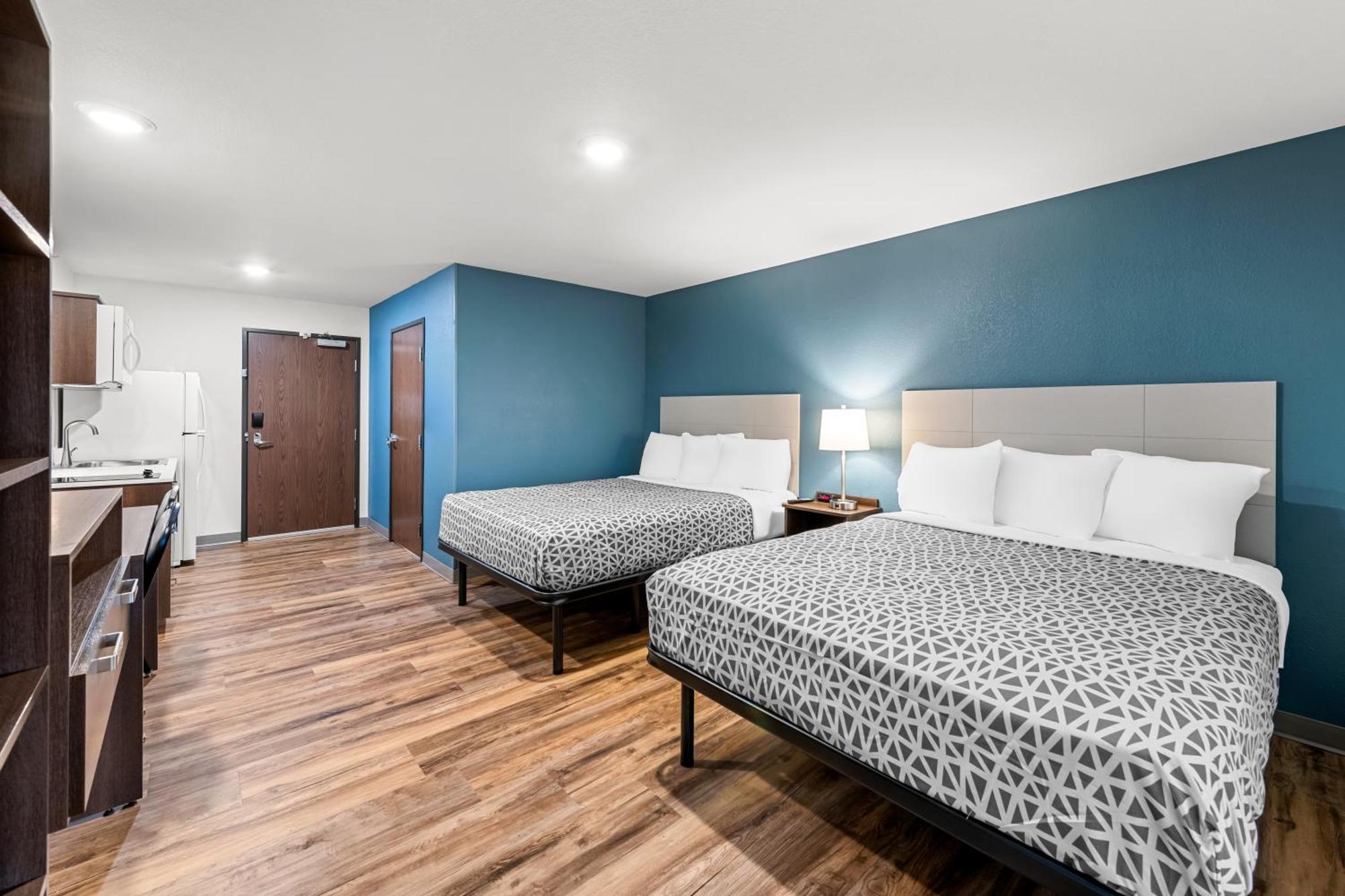 Woodspring Kansas Airport Hotel