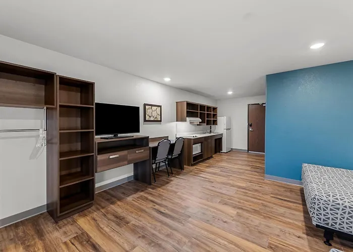 Woodspring Suites Kansas City Airport